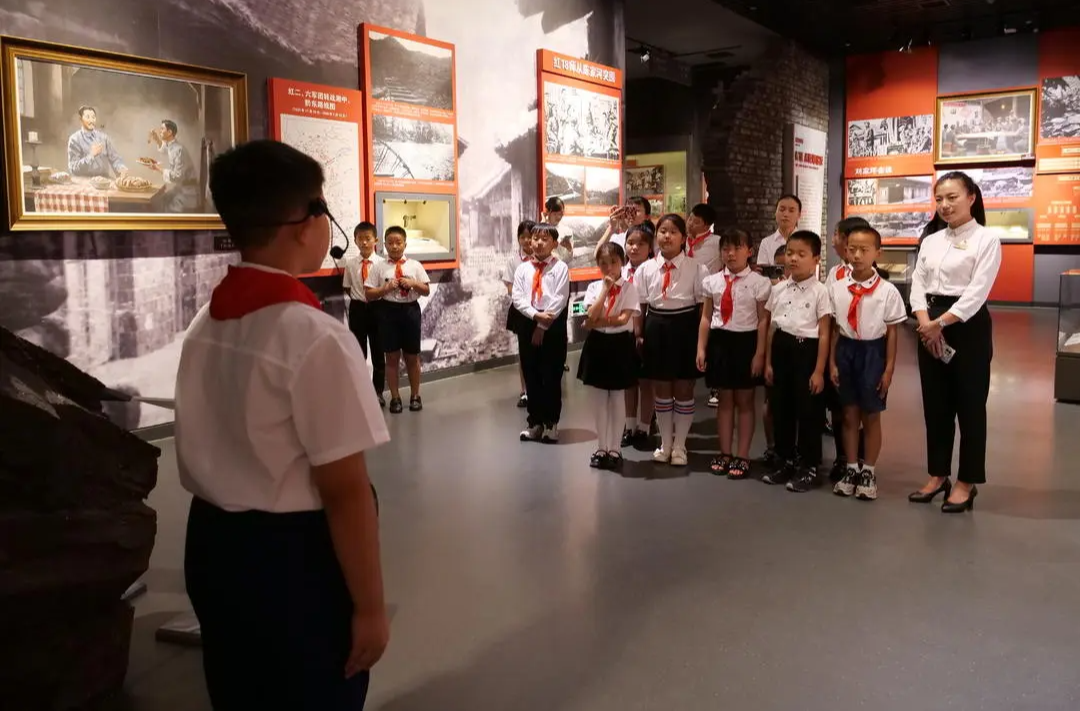桑植：中小学生化身“志愿讲解员”传承红色文化