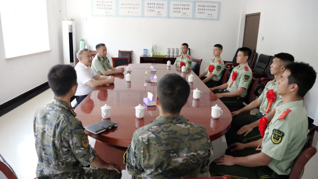梁高武与退役士兵座谈交流 共叙军地鱼水情