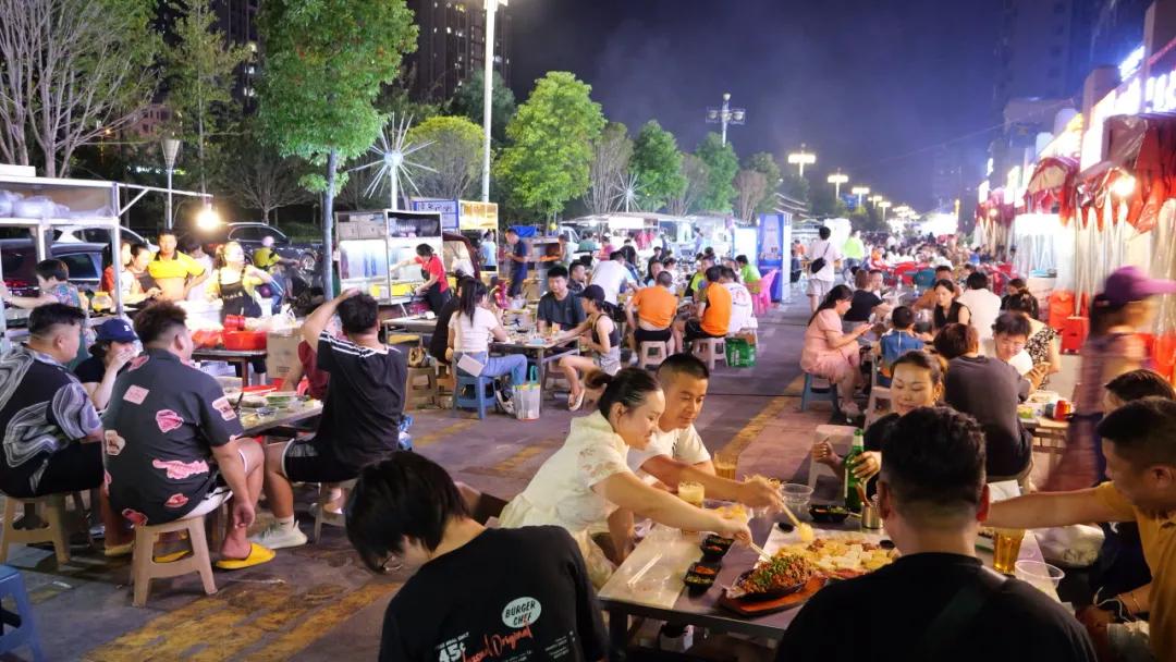 喜迎旅发会丨传统文化赋能 夜经济随歌升温
