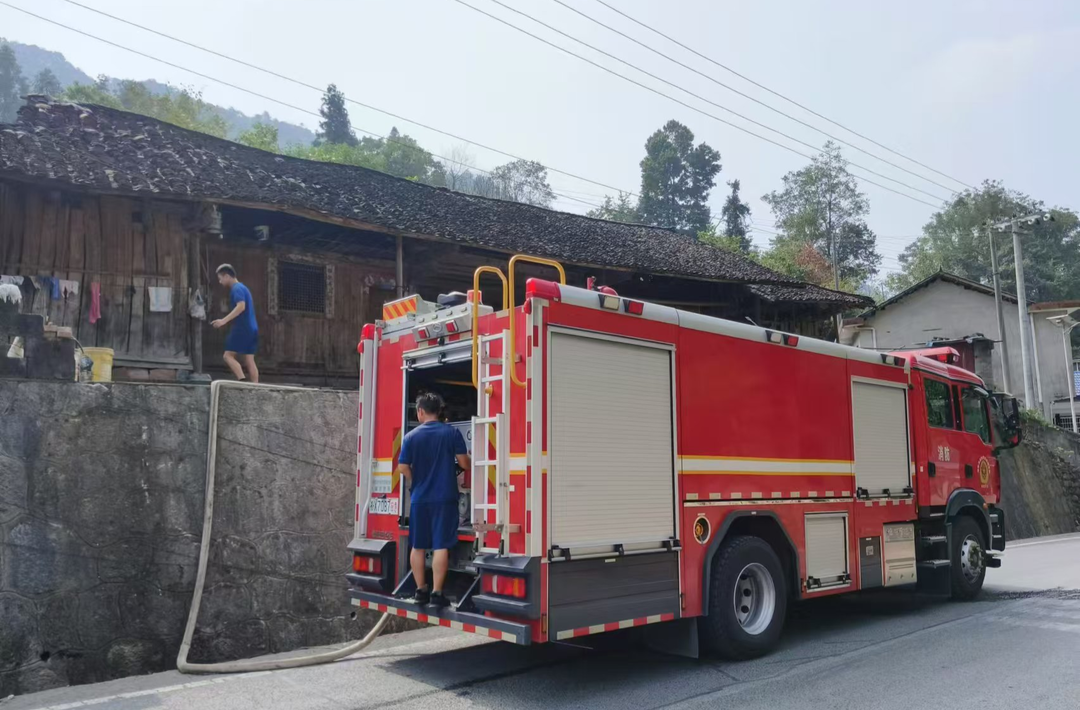 人民消防為人民  送水入戶解民憂