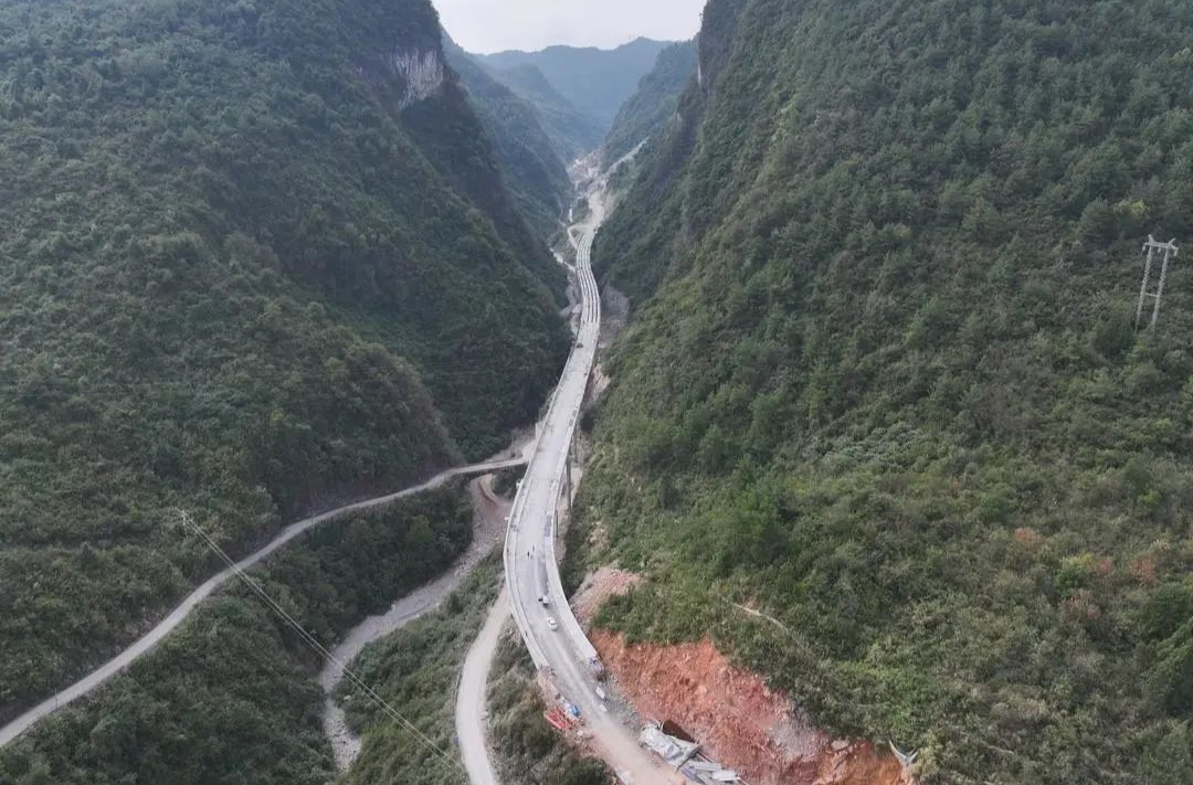 瑞中公路项目加速推进 国庆前将完成90%工程进度