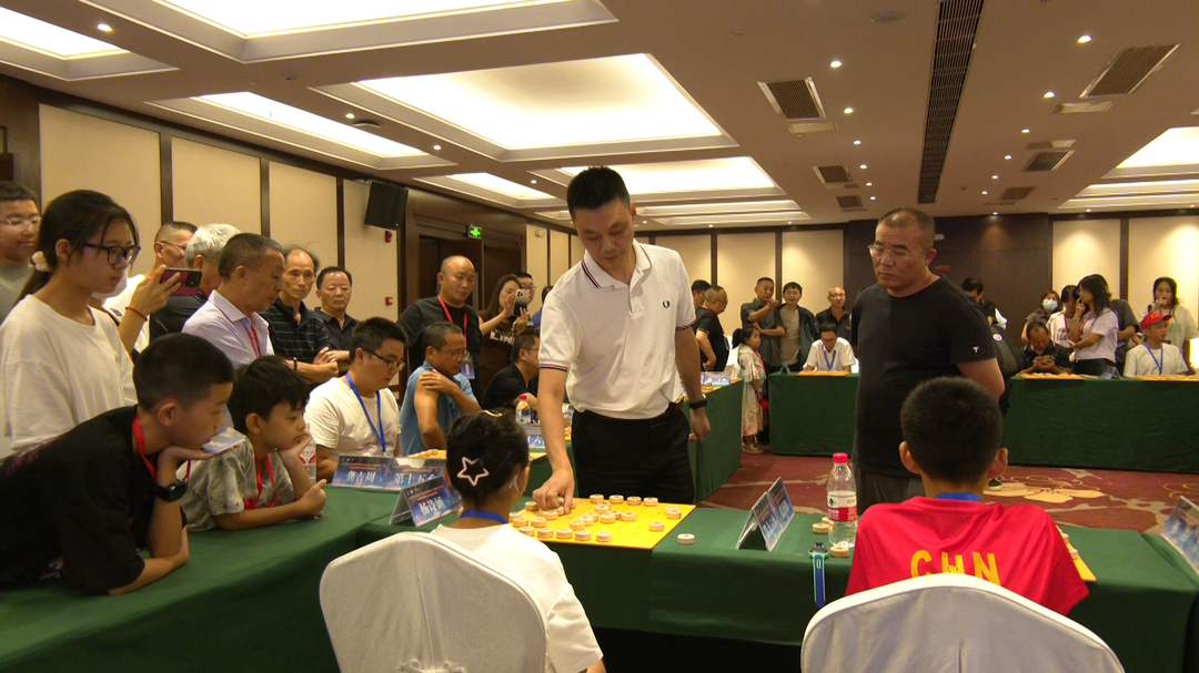 全民运动健身丨1V20 中国象棋特级国际大师许银川来桑以“棋”会友