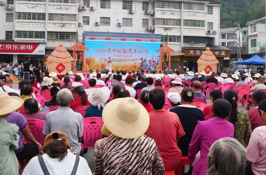 芙蓉桥白族乡：“丰收节”里话文明 绘就乡村新“丰”景