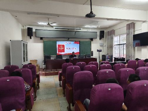 瑞塔铺小学举办法治教育直播大课堂
