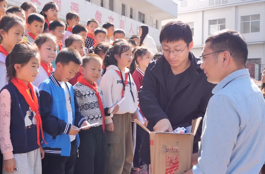 爱心企业暖心捐赠 心系教育筑梦未来