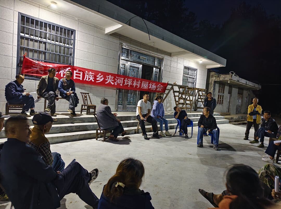 芙蓉桥白族乡夹河坪村：当好政策宣讲员 化解群众烦心事