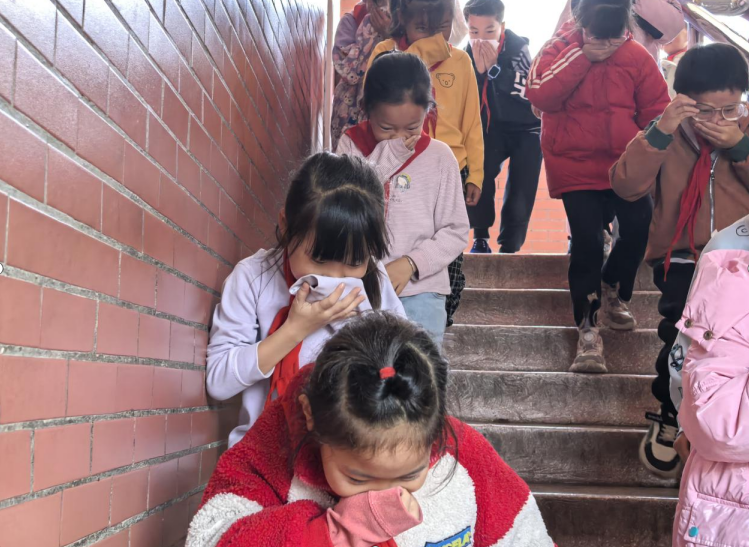 凉水口小学：“火”速行动   防患未“燃”