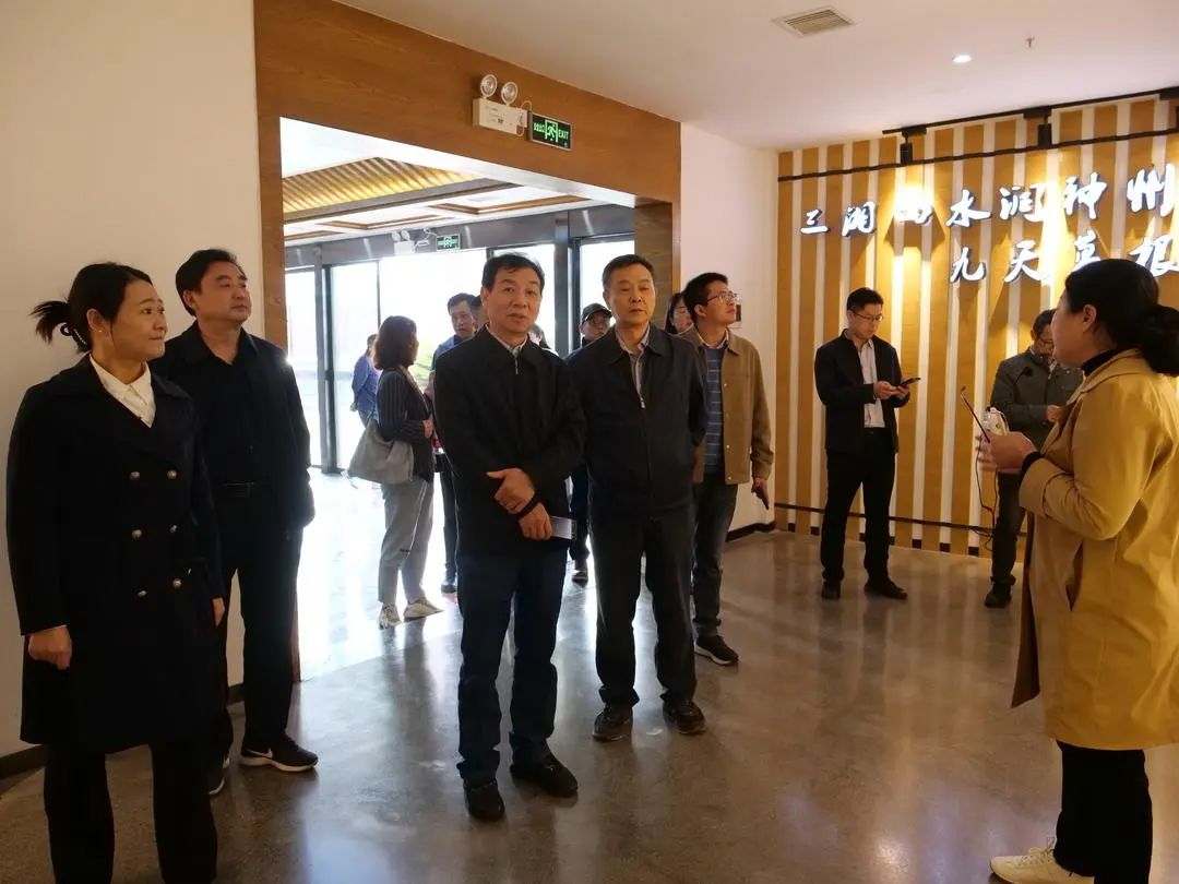 南京市发改委及南京市外地驻宁机构（企业）协会一行来桑考察