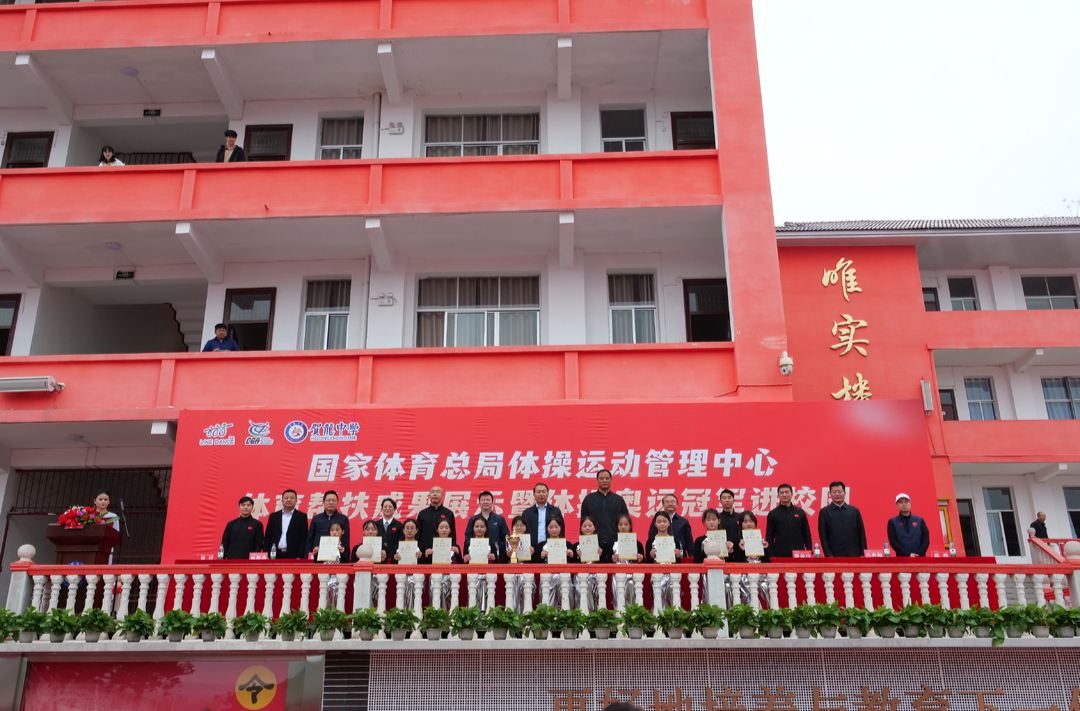 全民运动健身 | 奥运冠军刘洋走进桑植县贺龙中学  鼓励学子传承体育精神