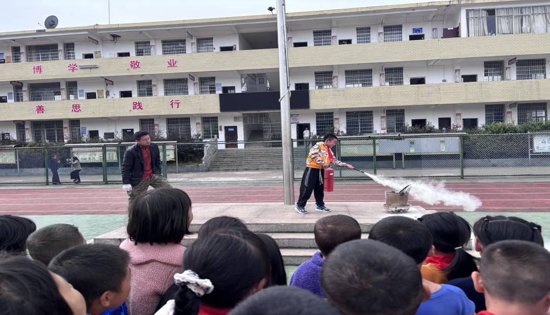 两河口小学：消防安全演练  筑牢安全底线