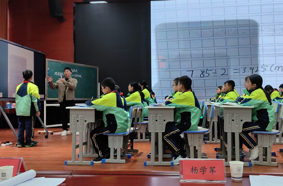 “国培计划(2024)”数字化应用能力提升第二次集中培训走进萃英学校