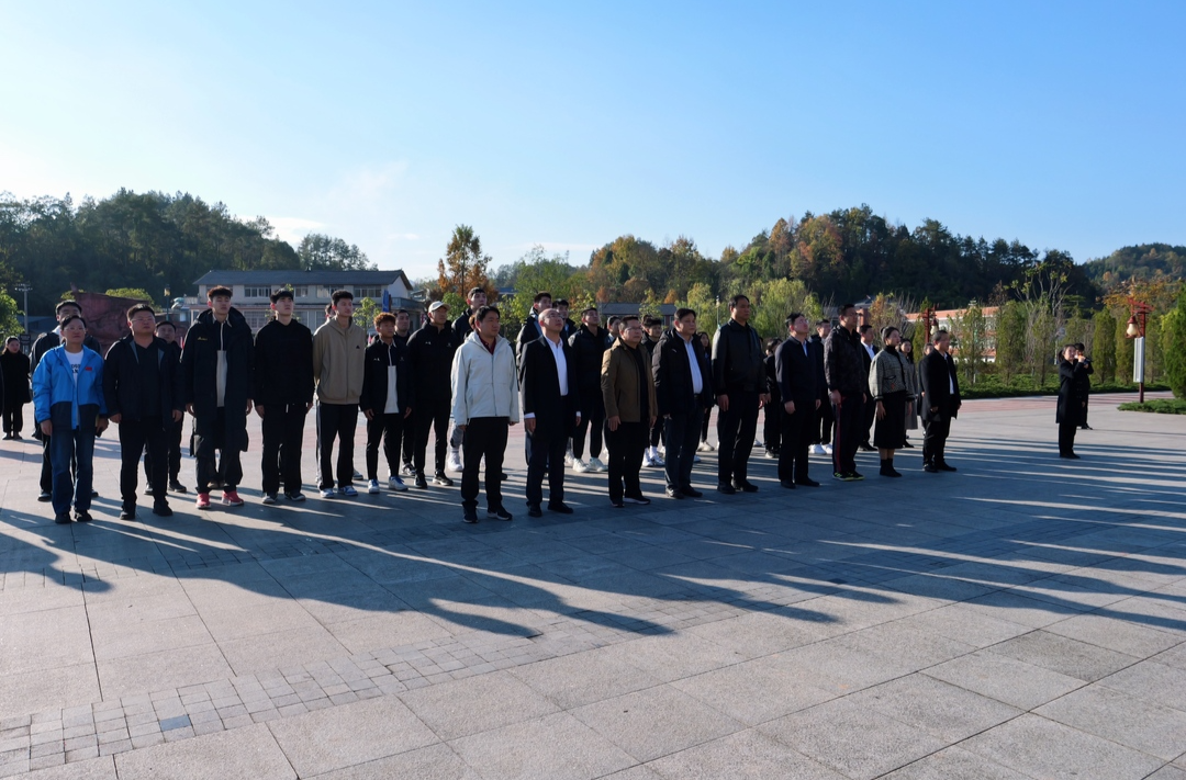 中国第一届青少年三大球运动会冠军队来桑开展学习纪念活动