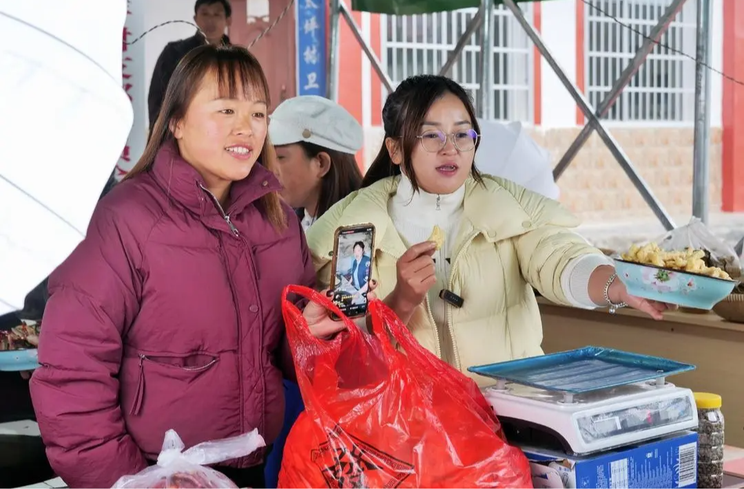 人大代表风采 | 龚蓉：电商架起致富桥 心系乡土情更浓