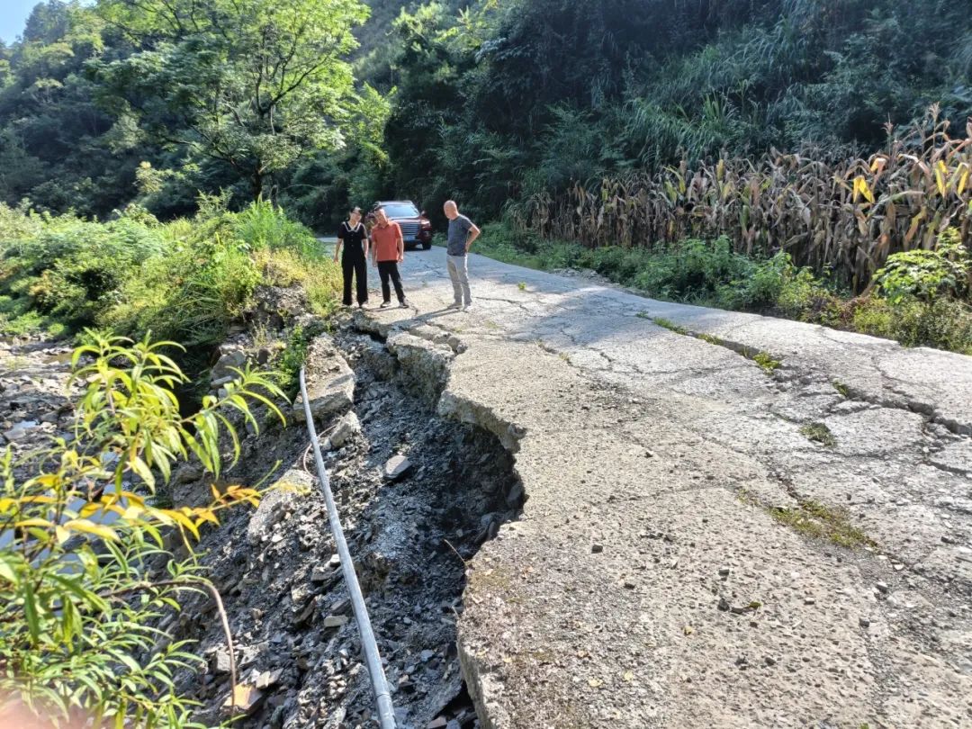 沙塔坪乡：情系群众出行 修路利民暖心