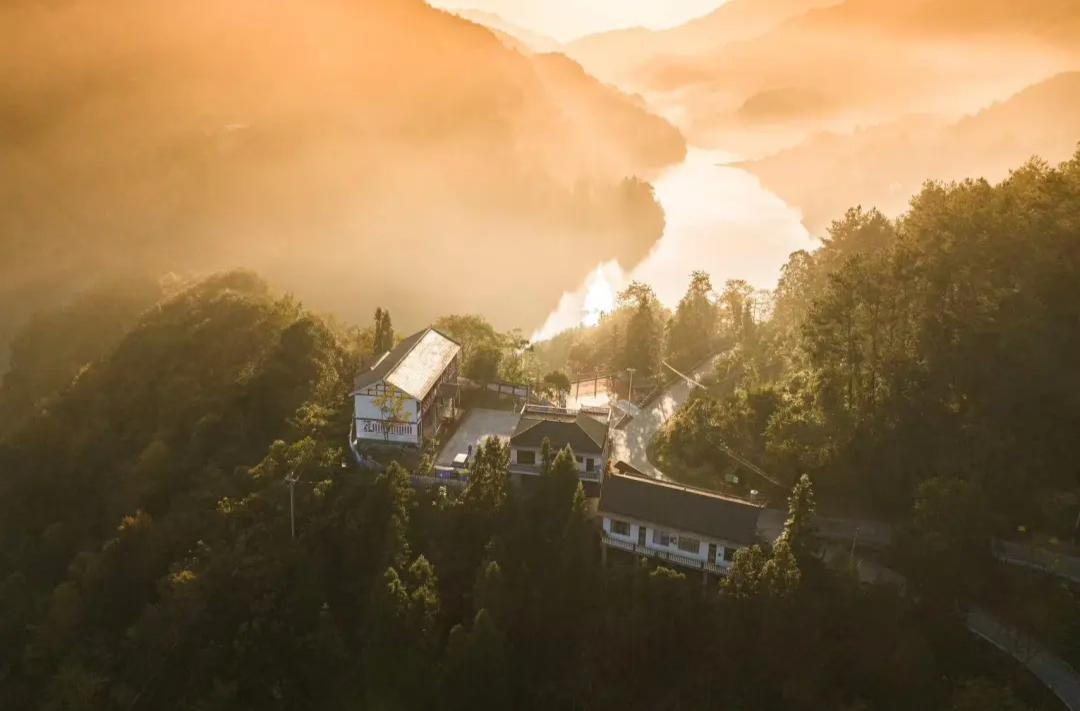 小城别有洞天 | 溇水环绕的人潮溪镇和平村