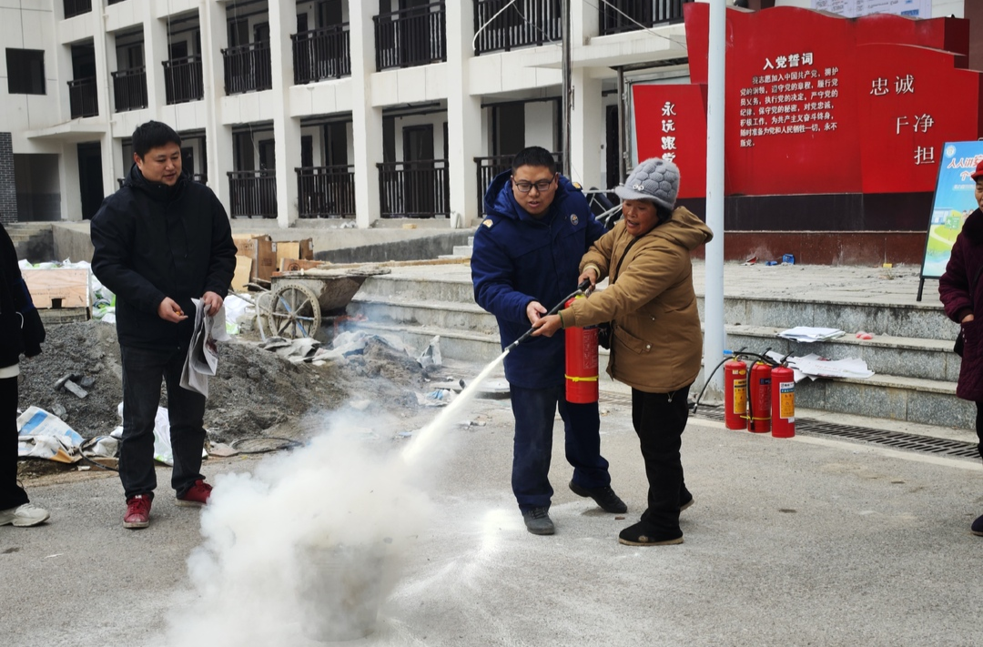 龍?zhí)镀烘?zhèn)：消防知識“入駐”群租房 安全意識“落戶”居民心