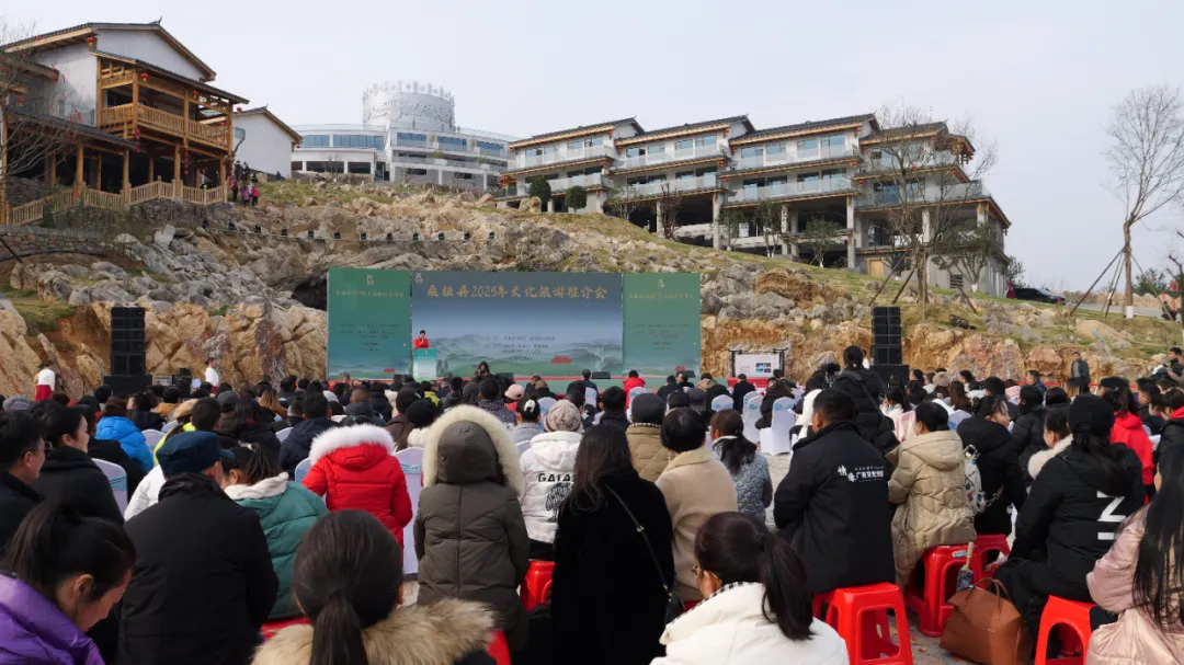 桑植县2025年文化旅游推介会在阿巴砦景区举行