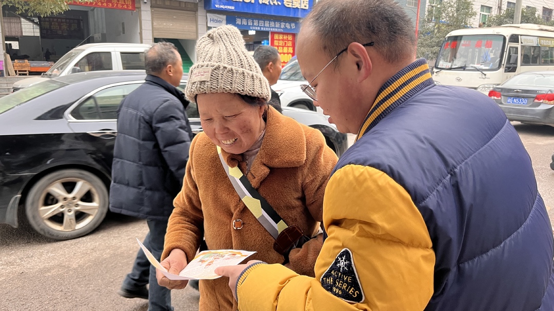 新春走基层丨利福塔镇：小年“大扫除” 为新春添彩