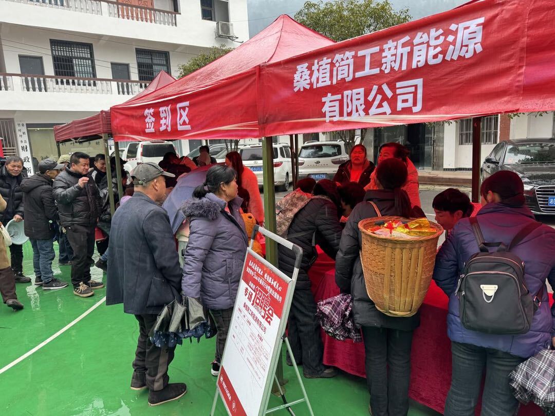 竹叶坪乡:元宵佳节喜相逢   招聘会上觅良才
