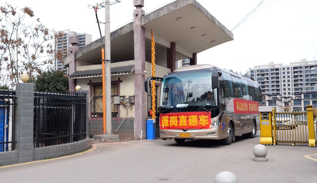 桑植“返岗直通车”  从家门口到厂门口