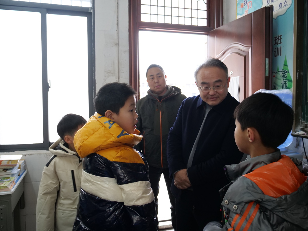 梁高武到乡镇调研春季学期开学工作