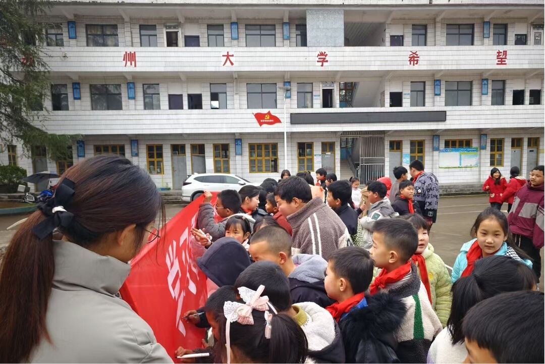 ​桑植县谷罗山小学：学习雷锋精神  争做追“锋”少年