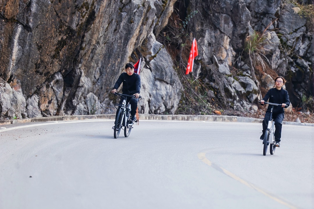 Honbike电动助力车成赛场亮点 桑植县交旅集团骑行方阵引关注
