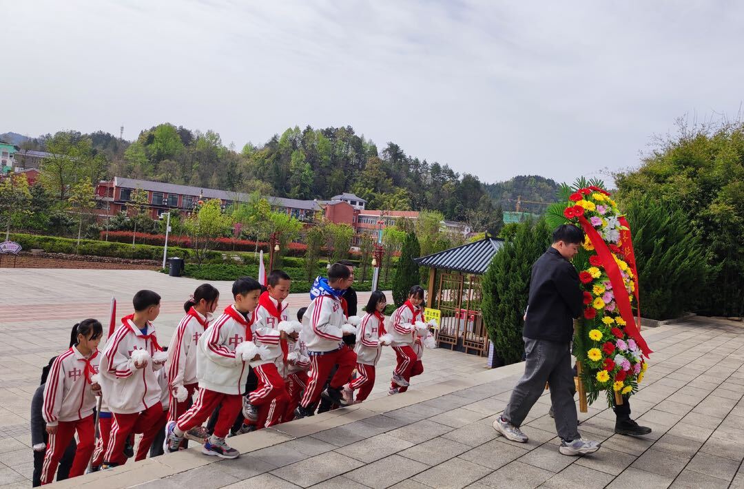 麦地坪小学：缅怀革命先烈 传承红色基因