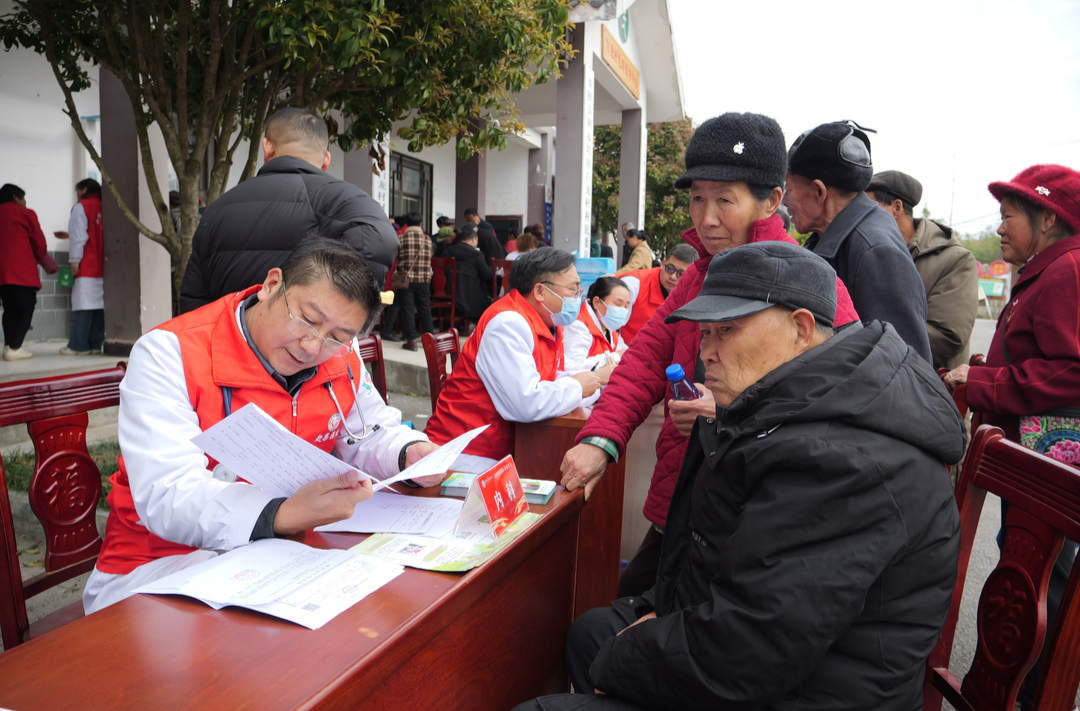 “家门口”享优质医疗服务 桑植县总医院巡回义诊暖民心
