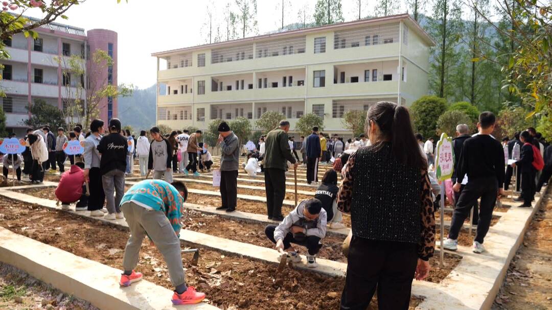 桑植春日记 | 家校协同育人 陈家河中学聘任家长担任劳动教师