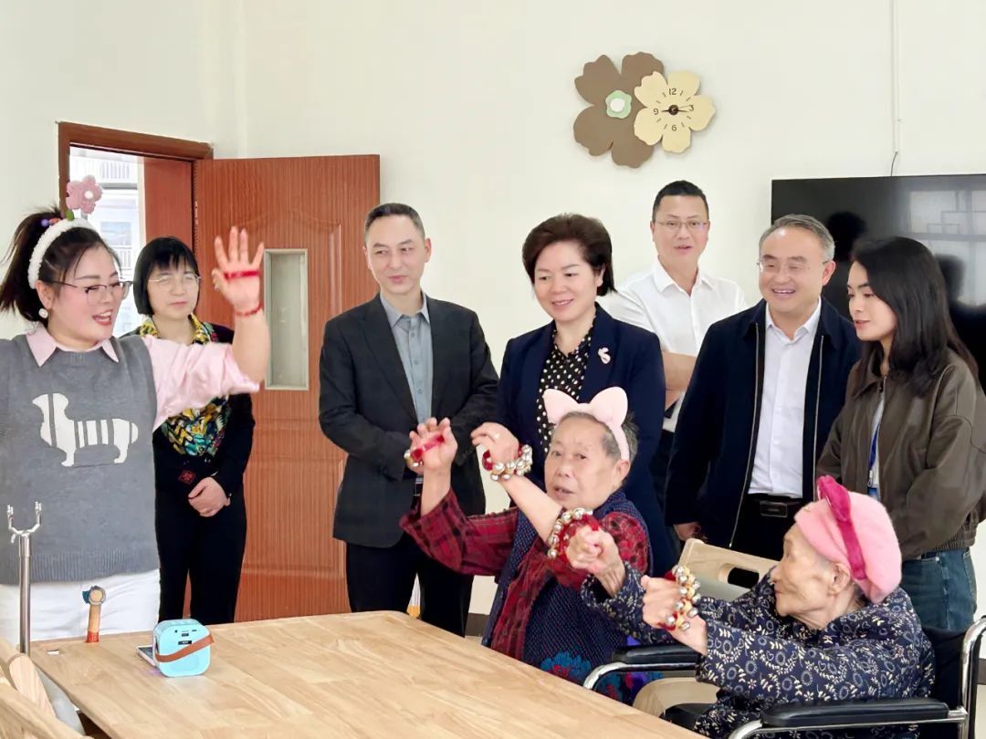 黄东红来桑调研民政工作