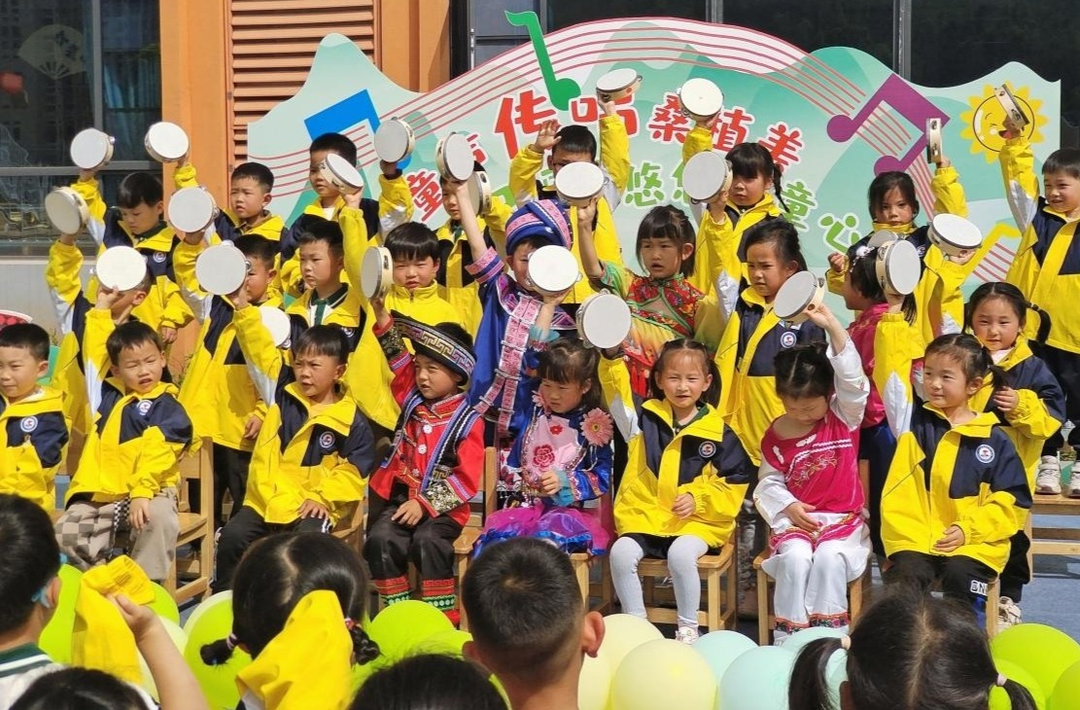 万里江山小区幼儿园：童声传唱桑植美 民歌悠悠润童心