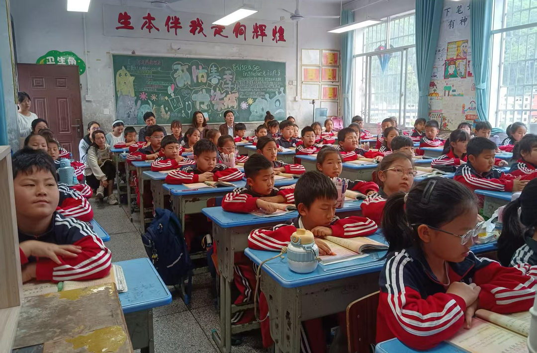 澧源镇第一小学：示范引领促成长  听评交流共提升
