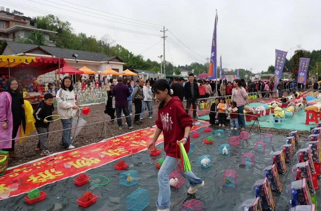 人流量超5万！张家界桑植芙蓉桥第十届“三月街”民俗文化活动带动经济文化双丰收