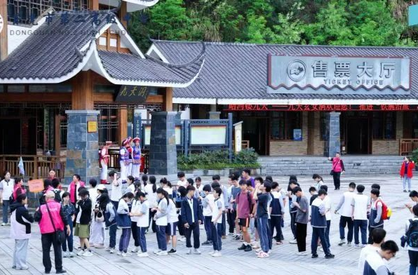 百名广东学子到桑植县开展红色研学活动