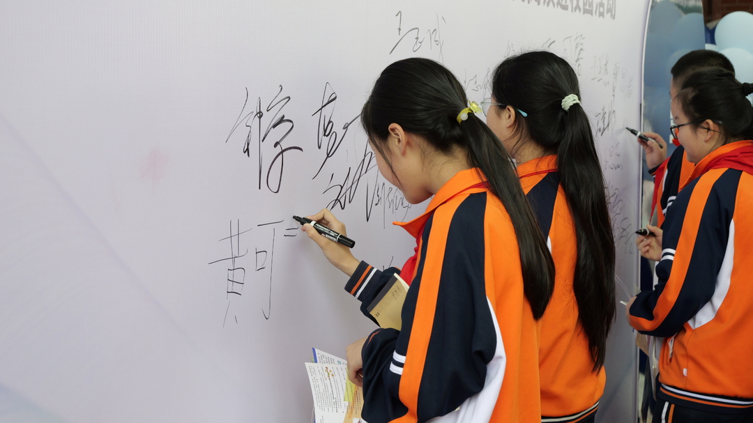 与诗同行 以书为伴 桑植县举办全民阅读进校园活动