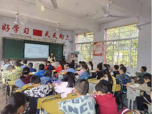 深耕课堂 赋能成长——瑞塔铺小学青年教师公开课活动举行