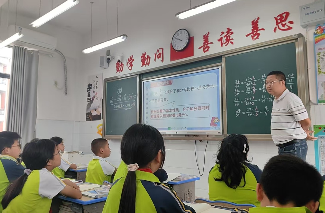 萃英学校开展学科教研活动  助推教师成长