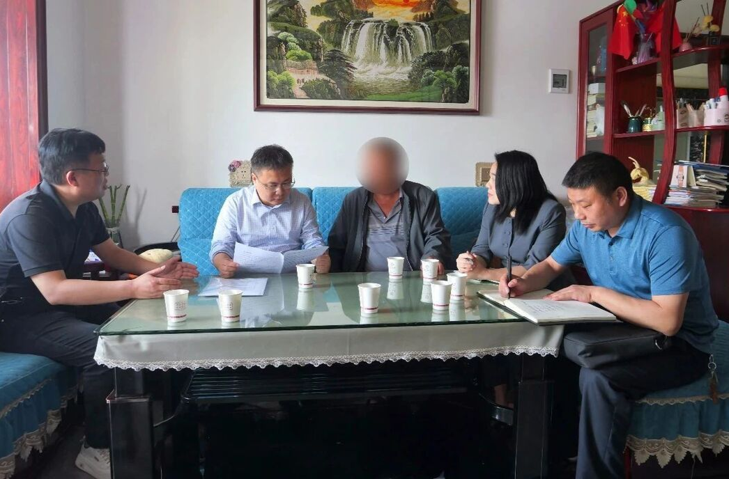 曹飞到澧源镇接访下访时强调：努力把群众合法合理诉求解决好