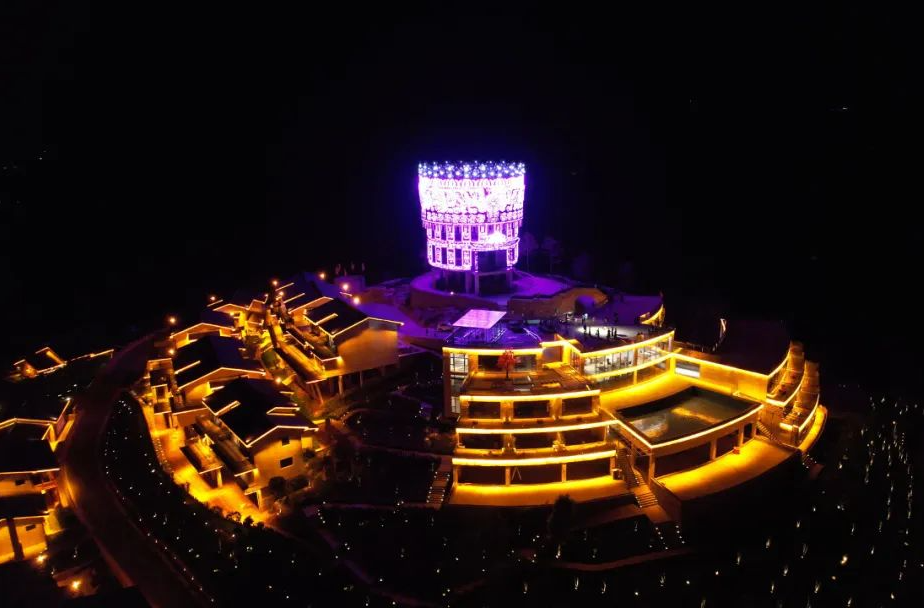 阿巴砦篝火晚会点燃乡村旅游“夜经济”