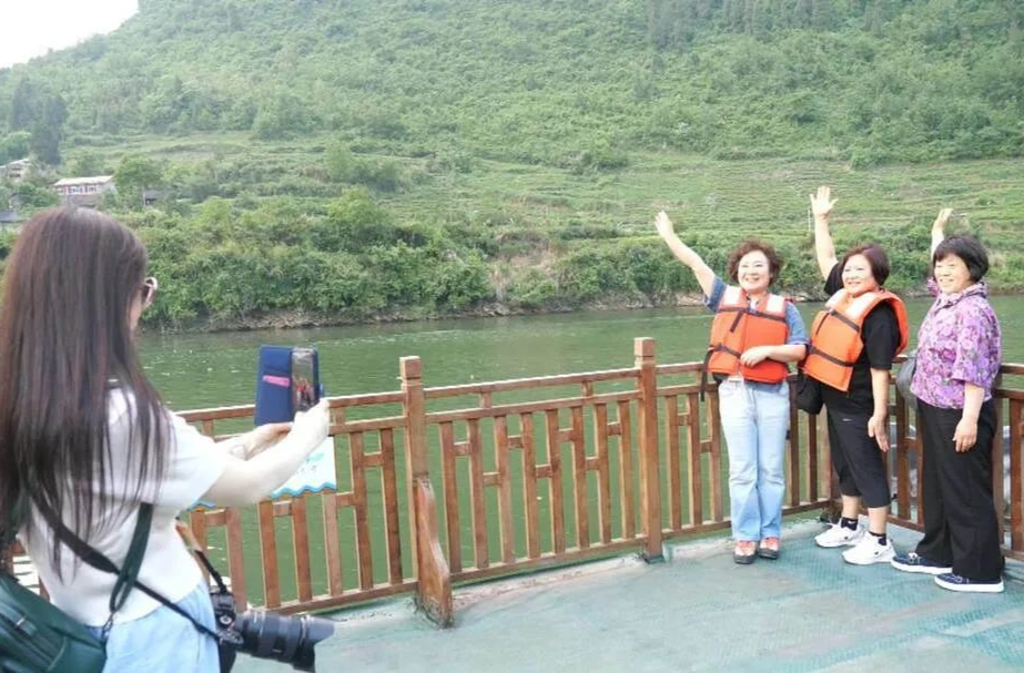 桑植：九天峰恋景区精心安排丰富互动项目，韩国旅游团成亮点
