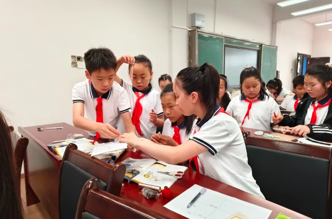 网络联校“云课堂”：跨越300多公里 同上一堂课