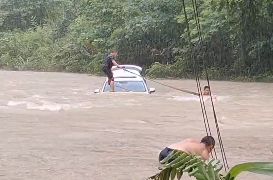 点赞！暴雨中那些挺身而出的身影