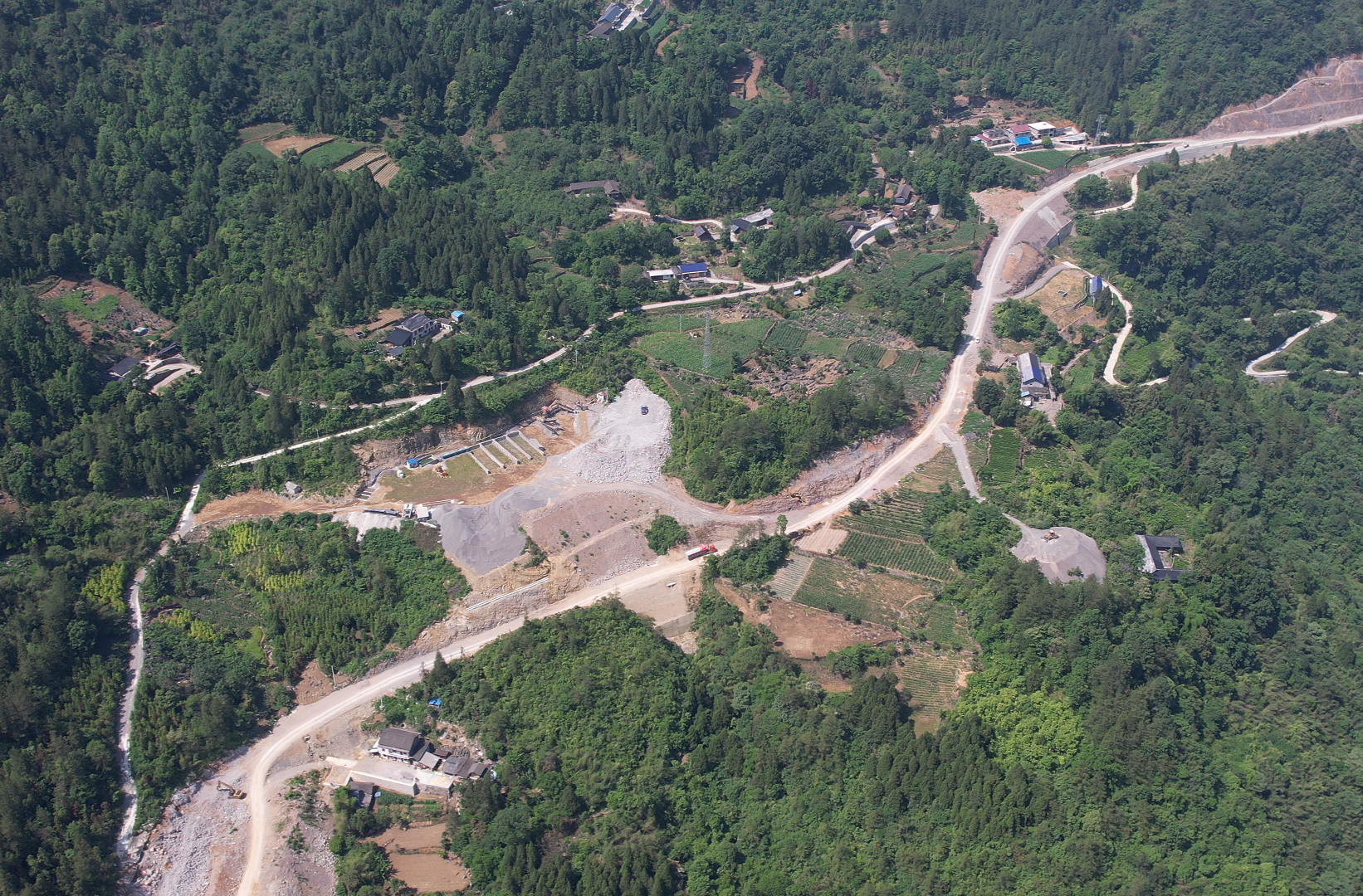 进程加载至62%！官瑞公路（二期）建设项目加速推进