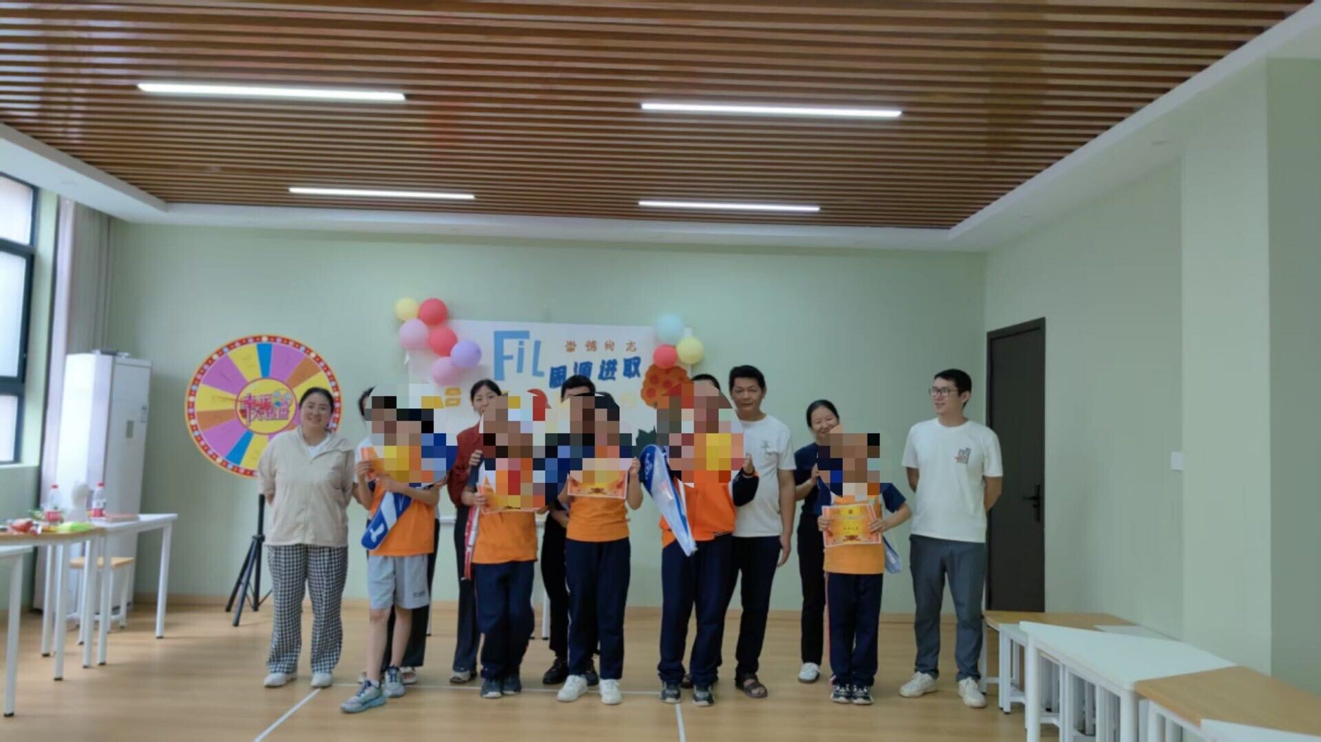 思源实验学校开展助残日亲子活动