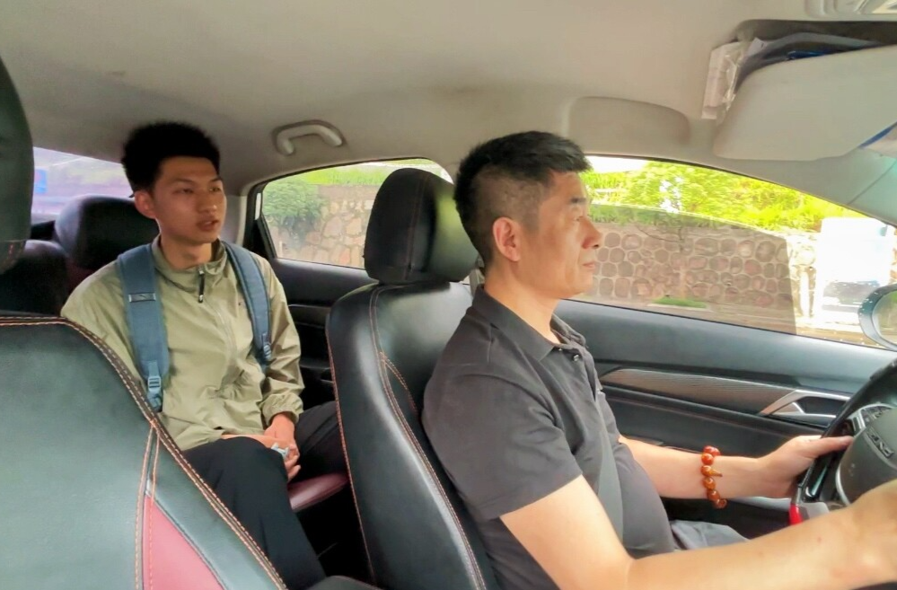 爱心送考 温暖莘莘学子赶考路