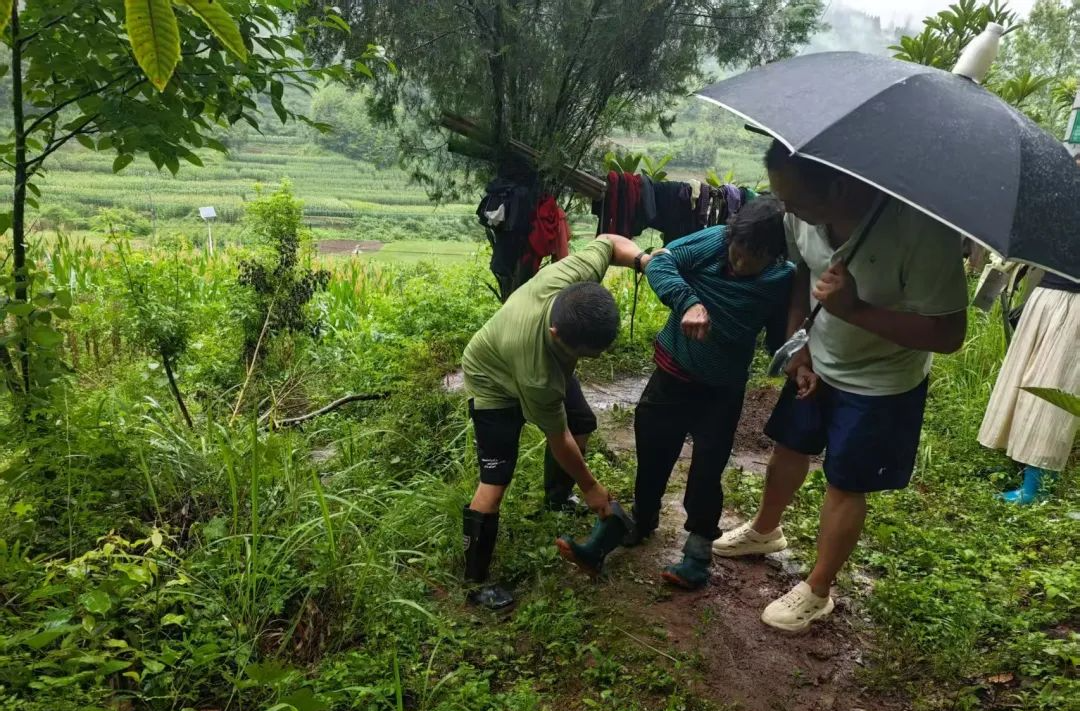 壓實(shí)責(zé)任 嚴(yán)陣以待！桑植縣干群齊心打好防汛“主動(dòng)仗”