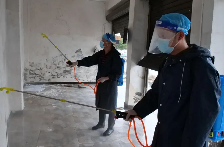 桑植縣全力開展災(zāi)后清淤消殺工作 保障群眾健康安全