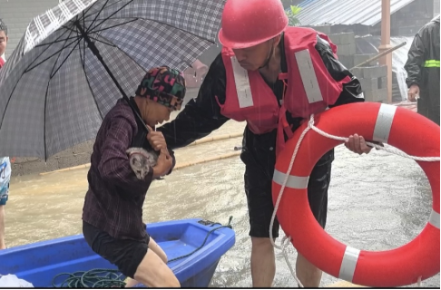 黃生彪：鐵肩擔(dān)風(fēng)雨 赤心護(hù)家園