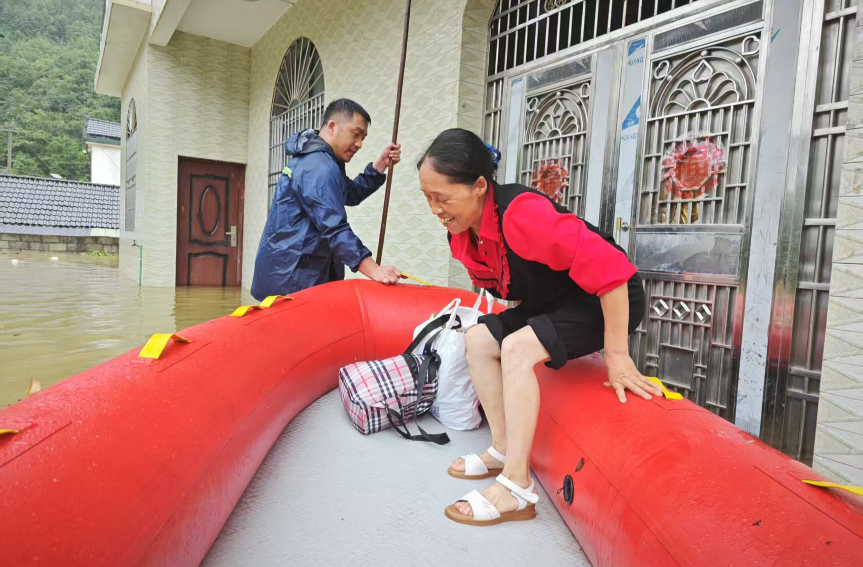 劉超：退役軍人的抗洪堅守